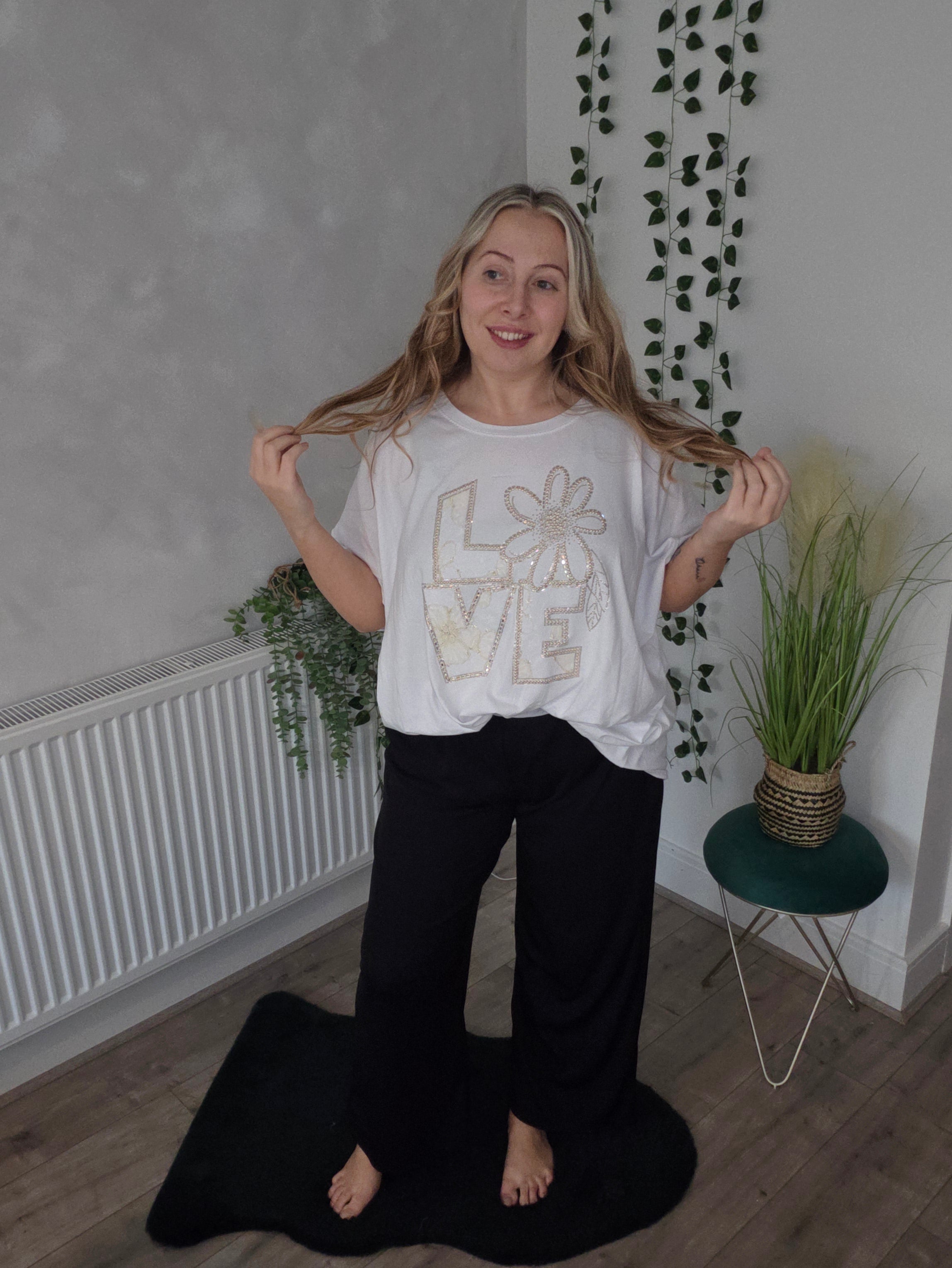 L O V E Tshirt